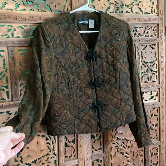 Quilted jacket with frog closures in boho paisley print - Picture 3 of 10